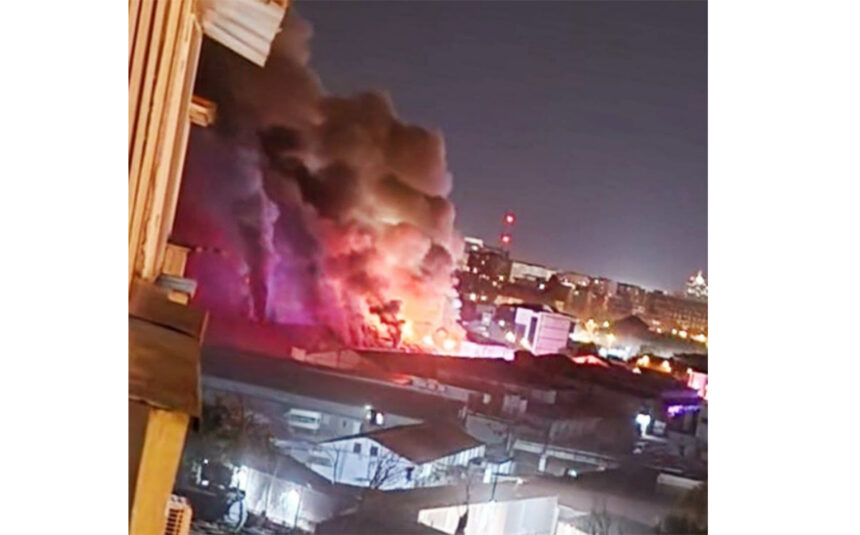 Flăcări FULGERĂTOARE într-un depozit din Capitală: Alertă Ro-Alert activată! 1 video incendiu devastator la un depozit din capitala a fost emis mesaj ro alert 68d2ec50b4f2f