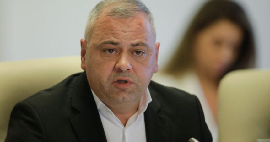 Ministrul Agriculturii admonestează românii pentru consumul de avocado: „Prețul unui avocado echivalează cu 3 kilograme de roșii. Evident, deficitul se accentuează!” 1 video ministrul agriculturii ii cearta pe romani pentru ca mananca avocado costa cat 3 kilograme de rosii sigur ca deficitul creste 68caba7c2b51d