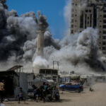 Prăbușirea dramatică a unui zgârie-nori de 14 etaje din Gaza sub impactul atacurilor aeriene israeliene 2 video momentul cand un bloc turn de 14 etaje din gaza se prabuseste dupa bombardamentele israeliene 68bb472b1b4a0