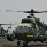 "Capturarea în acțiune: Echipajul ucrainean al elicopterului Mi-8 doboară o dronă rusă Shahed-136 cu mitraliera" 2 video momentul in care echipajul ucrainean al unui elicopter mi 8 doboara o drona rusa shahed 136 cu ajutorul mitralierei de la bord 68c3c74ad589b