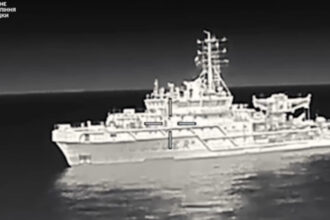 video momentul in care ucraina a atacat cu o drona o nava de razboi a rusiei extrem de rara intr un port de la marea neagra 68c275c82884d