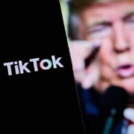 Acordul recent cu China oferă Statelor Unite puterea asupra TikTok. Noutăți din Washington despre protecția datelor utilizatorilor platformei 2 video noul acord cu china da americii controlul asupra tiktok anunt de la washington privind datele utilizatorilor retelei 68d023a3ef936