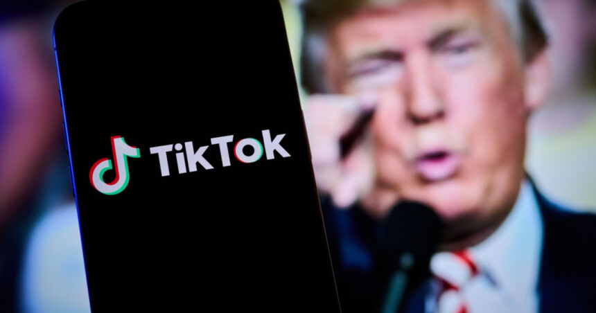 Acordul recent cu China oferă Statelor Unite puterea asupra TikTok. Noutăți din Washington despre protecția datelor utilizatorilor platformei 1 video noul acord cu china da americii controlul asupra tiktok anunt de la washington privind datele utilizatorilor retelei 68d023a3ef936