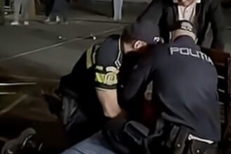 video presedintele organizatiei municipale udmr brasov scos cu catusele dintr un liceu de ce a facut scandal incat a fost nevoie de politie 68d124374f744