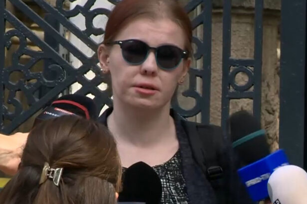 video prima declaratie a femeii prinse cu 6 cutite la intrarea in parlament erau obiecte vechi din perioada sovietica le aveam in portfard 68c4111934146