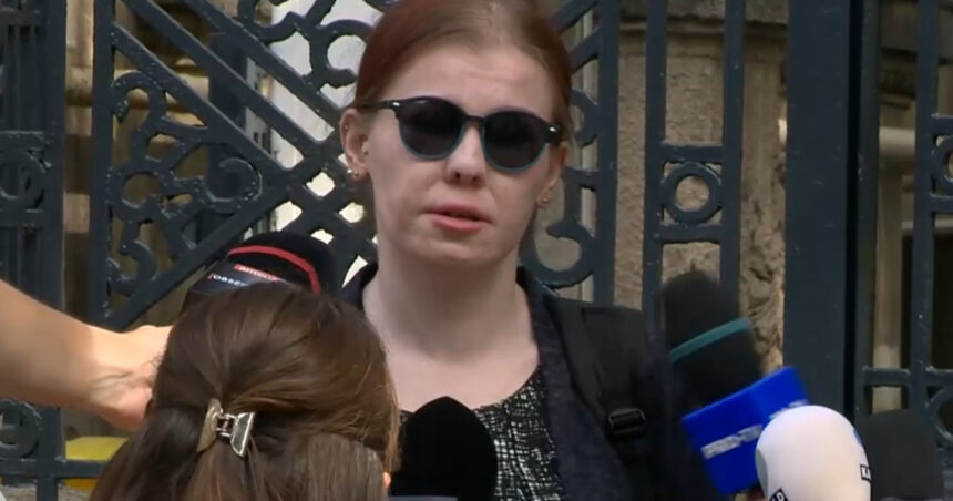 Declarația surprinzătoare a femeii care a intrat în Parlament cu șase cuțite: „Sunt relicve din epoca sovietică, le păstram în portfard.” 1 video prima declaratie a femeii prinse cu 6 cutite la intrarea in parlament erau obiecte vechi din perioada sovietica le aveam in portfard 68c4111934146