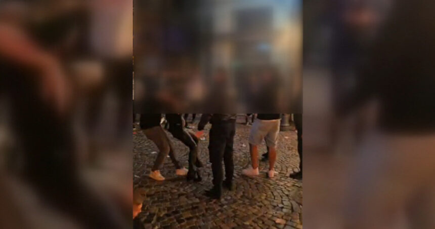 "Incidente alarmante în Centrul Vechi: bodyguarzii unui restaurant au intervenit violent asupra unor tineri. Ce a declanșat conflictul?" 1 video scene socante in centrul vechi din capitala bodyguarzii unui local au snopit in bataie mai multi tineri de la ce a pornit scandalul 68d91796332a6