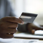 Cumpărăturile online, o plăcere costisitoare: Românii renunță la surplus din cauza creșterii prețurilor. Ce produse dispar din coșul de cumpărături? 3 video shoppingul online devine un lux scumpirile ii determina pe romani sa cumpere doar strictul necesar primele produse taiate de pe lista 68d04e002dd65