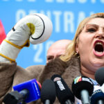 Șoșoacă denunță în Parlamentul sârbeasc: „Revoluția a fost deturnată și transformată într-o lovitură de stat. Ceaușescu ne-a adus pe harta globală!” 3 video sosoaca acuza in parlamentul sarb ca revolutia a fost furata si transformata in lovitura de stat ceausescu ne a pus pe harta lumii 68daa89fb752b