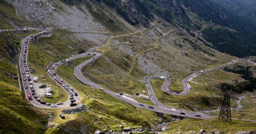 Experții în turism sugerează introducerea unei taxe pe Transfăgărășan pentru a gestiona fluxul de vizitatori. Destinația fondurilor: cum vor fi utilizate? 1 video specialistii in turism propun o taxa pe transfagarasan din cauza aglomeratiei cum ar putea fi folositi banii 68d686280458c