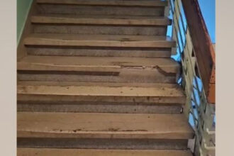 video un pacient a murit la spitalul din resita dupa ce o treapta s a rupt in timp ce barbatul cobora scarile politia a deschis o ancheta 68c813d288a81