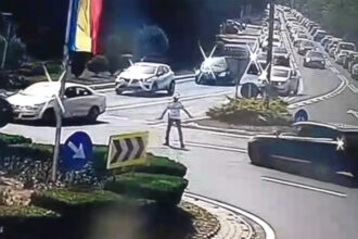 video un politist a fost lovit cu masina de un sofer care n a respectat semnalele lui in eforie nord momentul a fost surprins de camere 68b809b177c09