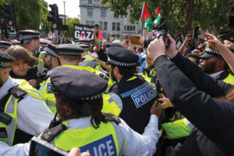 video violente la manifestatia pro palestina din capitala marii britanii aproape 900 de oameni au fost arestati 68bdaad86b854