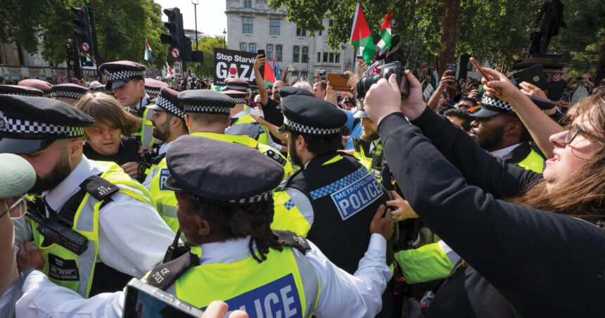 Proteste pro-Palestina în Londra: Aproape 900 de persoane reținute în urma violențelor 1 video violente la manifestatia pro palestina din capitala marii britanii aproape 900 de oameni au fost arestati 68bdaad86b854