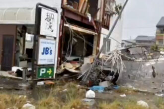 video zeci de raniti in japonia din cauza unui taifun care a lovit coasta de est a tarii 68bbe5576a3a9