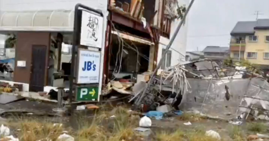 Zeci de persoane rănite în Japonia din cauza taifunului ce a devastat țărmul de est al națiunii 1 video zeci de raniti in japonia din cauza unui taifun care a lovit coasta de est a tarii 68bbe5576a3a9