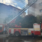 Flăcări devastatoare la mansarda unui bloc din Constanța: un bărbat se află în stare critică 2 videofoto incendiu puternic la mansarda unui bloc din constanta un barbat in stare grava 68c6e5b432265