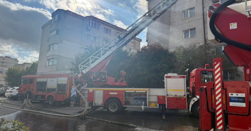 Flăcări devastatoare la mansarda unui bloc din Constanța: un bărbat se află în stare critică 1 videofoto incendiu puternic la mansarda unui bloc din constanta un barbat in stare grava 68c6e5b432265