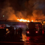 Foc devastator la un depozit din Sectorul 2. Norii de fum au acoperit întregul București. Operațiunile de salvare se desfășoară pe parcursul întregii zile. 2 videofoto incendiu puternic la un depozit in sectorul 2 fumul s a intins in tot bucurestiul interventiile continua pe intreaga durata a zilei 68d379b03561d
