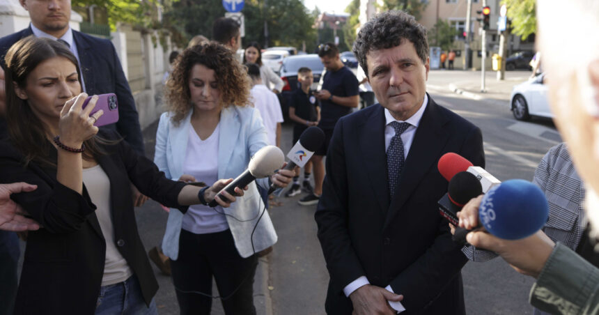 Nicușor Dan, în rol de părinte la începutul anului școlar, se întâlnește cu profesorii protestatari la ora 13:30 1 videofoto nicusor dan a deschis noul an scolar doar in calitate de parinte presedintele are o intalnire cu profesorii protestatari la ora 1330 68be966c5622a