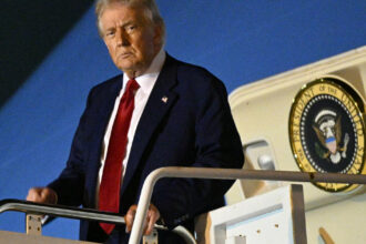 virati 20 de grade la dreapta imediat avionul lui trump risca sa se ciocneasca cu o alta aeronava in zborul spre marea britanie 68cbddf98e99c