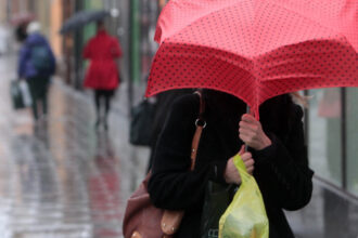 vremea se raceste si mai mult saptamana aceasta meteorologii anunta zonele in care va ploua si unde se va depune strat de zapada 68da3457db723