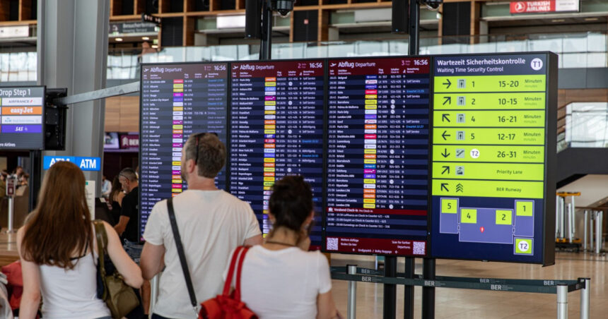 Haos aerian la Berlin și Bruxelles din cauza unui atac cibernetic: zboruri suspendate și întârzieri majore! 1 zboruri intarziate si anulate dupa un atac informatic care a vizat aeroporturile din berlin si bruxelles 68ce6be15f57d