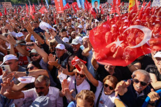 zeci de mii de persoane la o manifestatie a opozitiei la ankara acuza guvernul turc ca submineaza democratia 68c721712070f