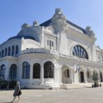 Constanța îmbracă straie roz: Sărbătorirea Zilei Naționale de Combatere a Cancerului de Sân pe 1 octombrie 3 ziua nationala a luptei impotriva cancerului de san cazinoul din constanta iluminat in roz pe 1 octombrie 68da80f7dbd5f