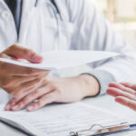 10 medici italieni au umplut listele de programări cu sute de cereri fictive, pentru a reduce timpul de muncă. 2 10 medici din italia si au umplut listele de asteptare cu sute de programari false pentru a munci mai putin 69021d1aef4ca