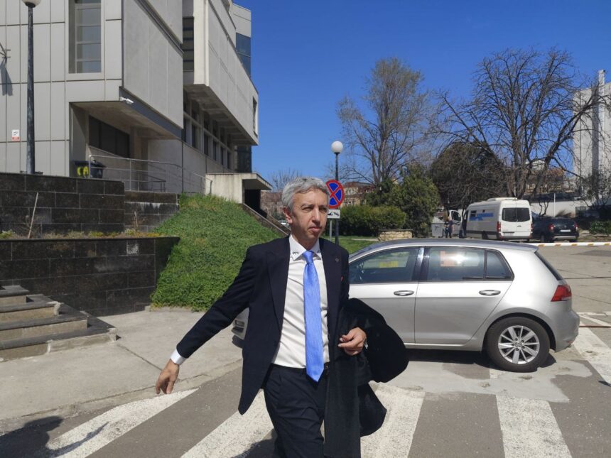 Peste 45 de judecători din Constanța solicită abțineri în cazul lui Dan Diaconescu, fostul șef OTV! Deciziile de astăzi ale instanței 1 45 de judecatori din constanta au formulat cereri de abtineri in dosarul lui dan diaconescu fostul patron otv ce s a decis azi la tribunal 68fbae7555171