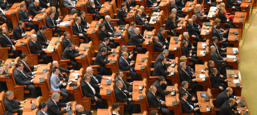 Legea pensiilor private a fost aprobată: Cine sunt românii care pot accesa integral fondurile acumulate? 1 a fost adoptata legea pensiilor private ce romani isi vor putea retrage toti banii integral 68efc679ed9cb