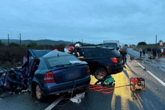 accident cumplit trei autoturisme s au ciocnit un barbat a murit si 6 persoane au ajuns la spital 68ea020582d81
