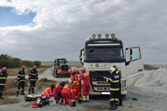 accident grav urmat de incendiu in satu nou soferul care a fost electrocutat se zbate intre viata si moarte 68f0aaf122bae
