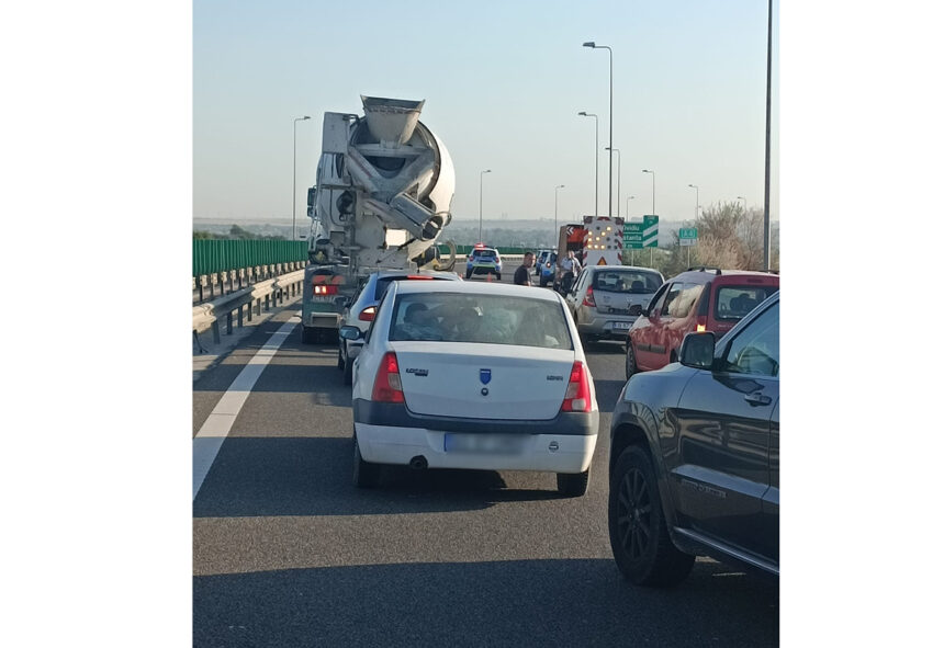 Coliziune pe A2, între București și Constanța: O cisternă s-a izbit de parapetul podului Anghel Saligny! 1 accident pe autostrada a2 bucuresti constanta o cisterna a intrat intr un parapet pe podul anghel saligny 68f85f3119b4e