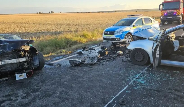 Coliziune devastatoare în Constanța, la Mihai Viteazu: două victime blocate, patru persoane rănite 1 accident rutier grav in judetul constanta la mihai viteazu doua persoane incarcerate patru raniti 68ebc69a2ab87