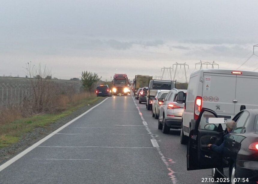 Coliziune pe drumul dintre Tariverde și Mihai Viteazu: O persoană a fost prinsă în mașină 1 accident rutier intre doua automobile intre tariverde si mihai viteazu o victima a ramas incarcerata 6900e69b2f283