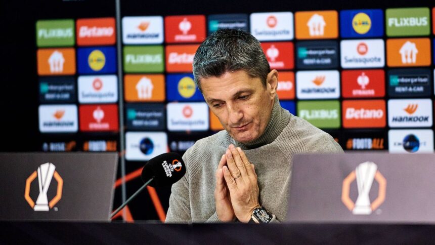 "Răzvan Lucescu strălucește în Grecia după ce a învins trei titani consecutiv!" 1 adevarul a iesit la iveala razvan lucescu laudat in grecia dupa ce a demolat trei granzi la rand 68fd111bee061