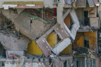 ajutoare pentru locatarii afectati de explozia din rahova 51 de familii au primit cate 1 500 de lei de la primaria capitalei 6900cf2a47623