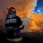 Focul mistuie un automobil pe o arteră din Cobadin! 2 alerta arde un autoturism pe o strada din cobadin 68e576353005d