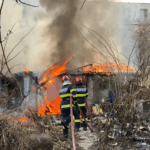 Urgent în Tuzla! Flăcările mistuie o locuință pe strada Biruinței! 2 alerta in tuzla arde o casa pe strada biruintei 68fb6f42d6960