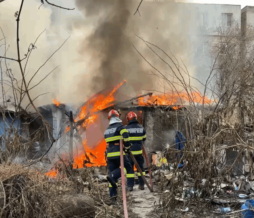 Urgent în Tuzla! Flăcările mistuie o locuință pe strada Biruinței! 1 alerta in tuzla arde o casa pe strada biruintei 68fb6f42d6960