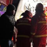 ATENȚIE la Topraisar: O mașină a lovit un copac! 3 alerta la topraisar un autoturism a intrat intr un copac 68e5ea5747cca