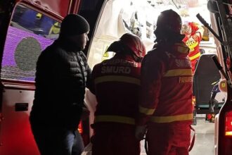 alerta la topraisar un autoturism a intrat intr un copac 68e5ea5747cca