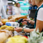 amenzi pentru clientii si comerciantii care nu respecta legea in magazine si in parcari cand esti obligat sa acorzi prioritate 6903017942923