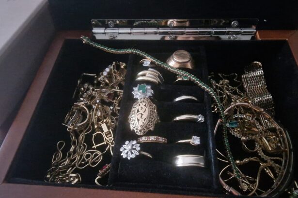 anaf organizeaza la constanta mai multe licitatii pentru vanzarea unor bijuterii din aur si argint 68f6bc1679dee