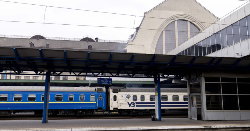 „Strategia salvatoare a Ucrainei: Cum a reușit Kievul să mențină operațională rețeaua feroviară în vreme de conflict” 1 analiza colacul de salvare al ucrainei cum a reusit kievul sa mentina functionala calea ferata pe timp de razboi 68e49d2c9af7a