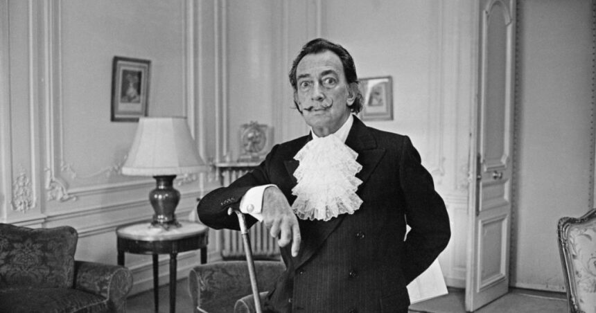Investigație în Italia: Autoritățile au descoperit 21 de opere falsificate, pretinse a fi semnate de Salvador Dali, în cadrul unei expoziții din Parma 1 ancheta in italia politia a confiscat 21 de lucrari atribuite fals lui salvador dali dintr o expozitie din parma 68de177e52bb3