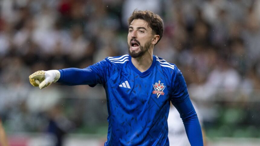 Andrei Vlad și Vătăjelu în drum spre Aktobe! Antrenorul își reorganizează echipa și păstrează doar două vedete. 1 andrei vlad si vatajelu cu bagajele facute la aktobe antrenorul face curatenie si pastreaza doar doi jucatori 6904cc5b30354