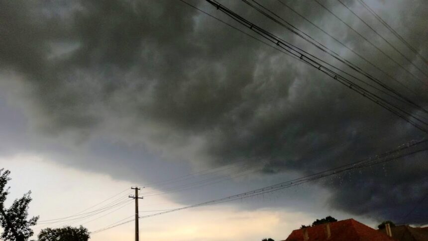 ANM a extins avertizările meteorologice în noi județe. Descoperă harta actualizată! 1 anm a extins codurile de vreme rea si in alte judete vezi harta 68e4c9075001c